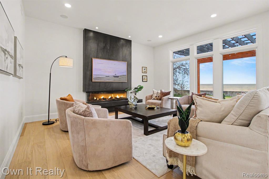 2020 Edgewater Street Property Photo 8