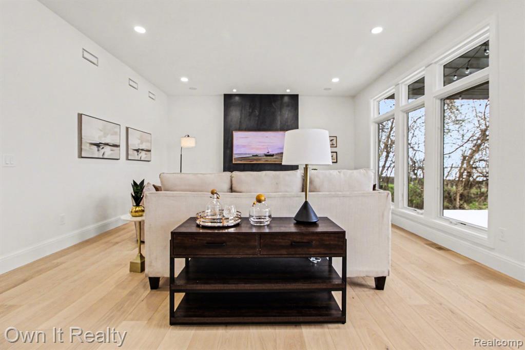 2020 Edgewater Street Property Photo 11
