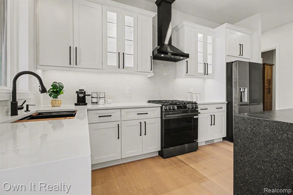 2020 Edgewater Street Property Photo 14