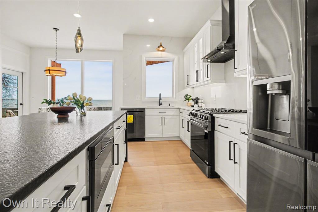 2020 Edgewater Street Property Photo 15