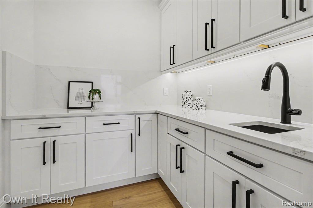 2020 Edgewater Street Property Photo 16