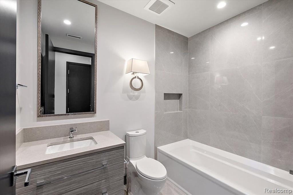 2051 Villa Road Property Photo 22
