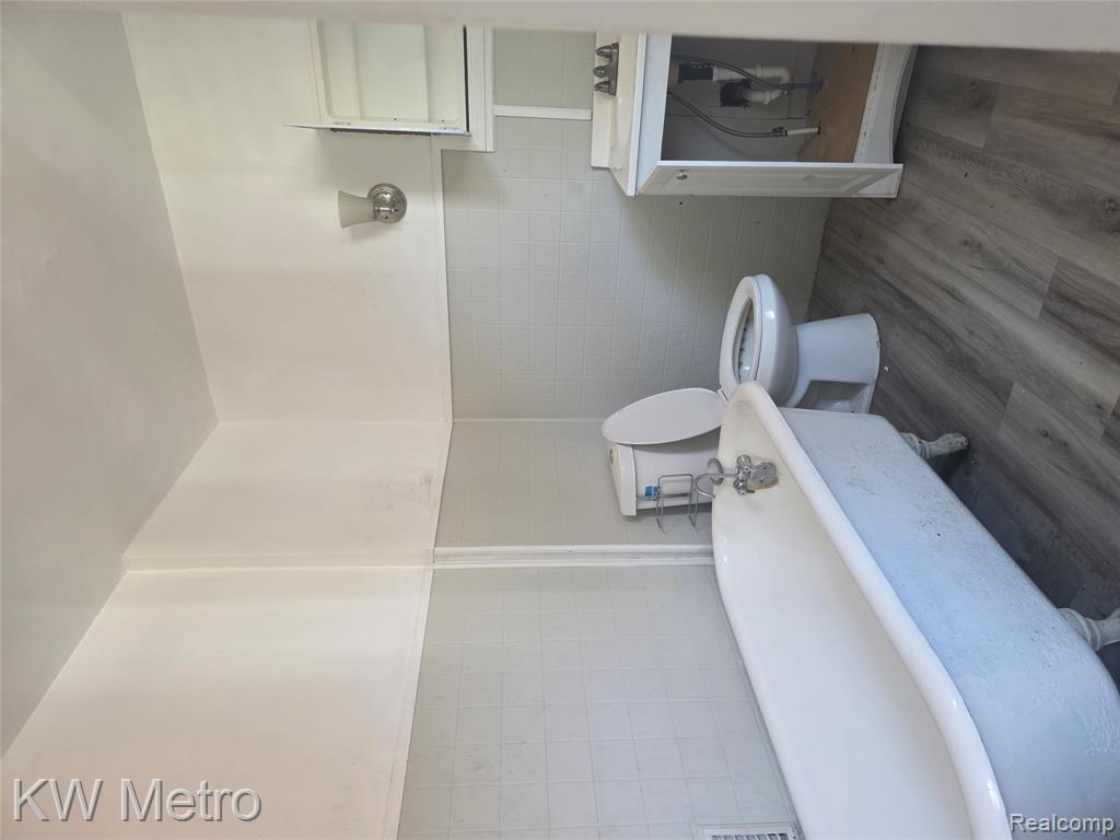 11744 Wade Street Property Photo 9