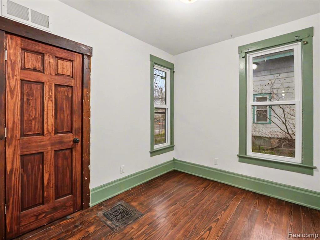120 Depot Street Property Photo 3