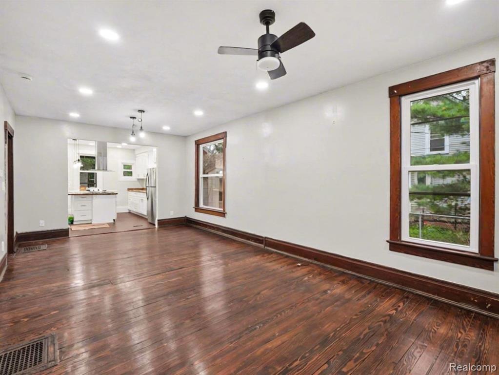 120 Depot Street Property Photo 5