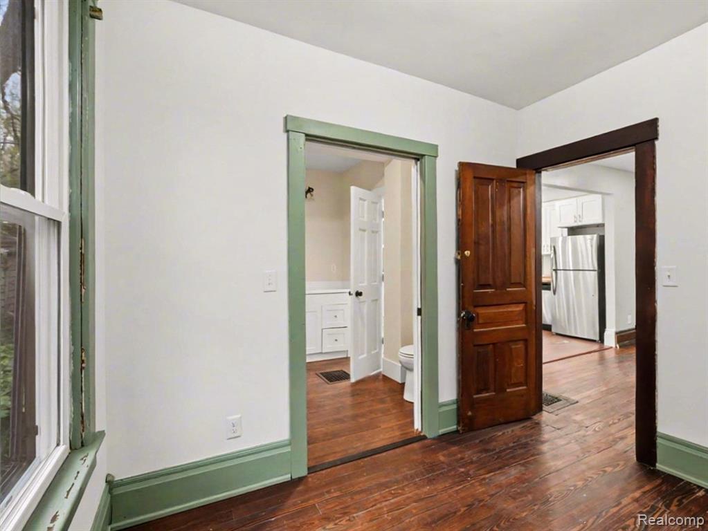 120 Depot Street Property Photo 6