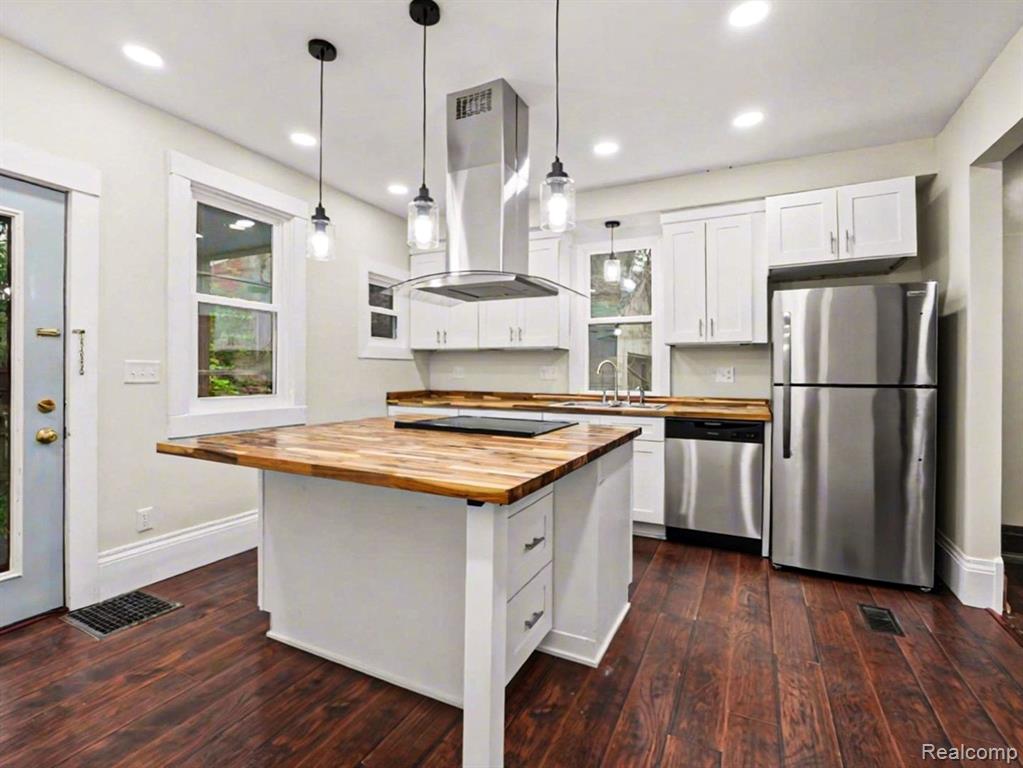 120 Depot Street Property Photo 7