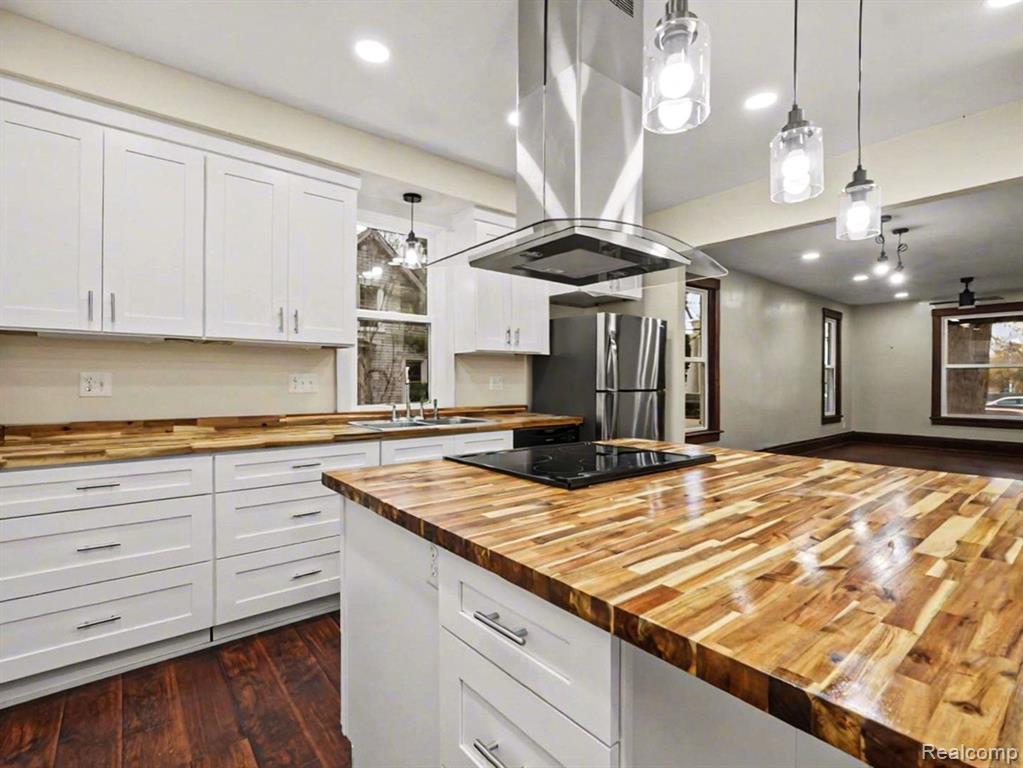 120 Depot Street Property Photo 8