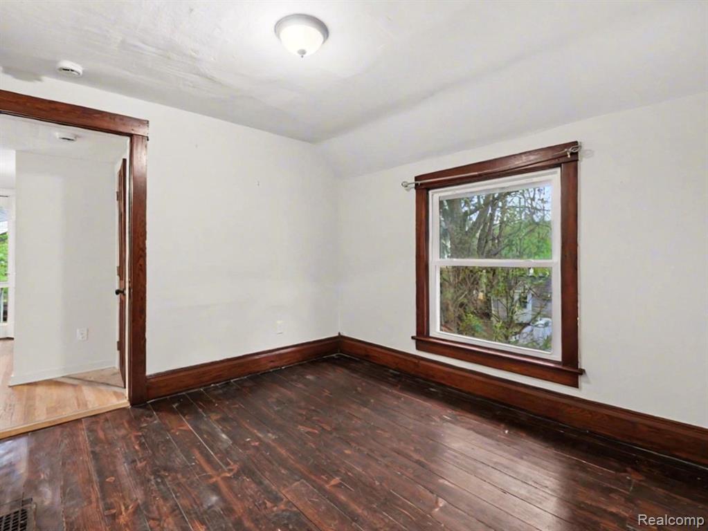 120 Depot Street Property Photo 10