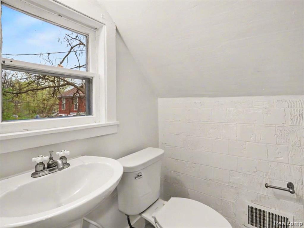 120 Depot Street Property Photo 15