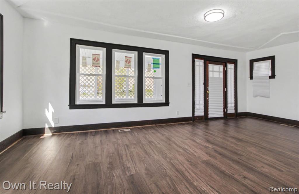 6023 Wayne Road Property Photo 5