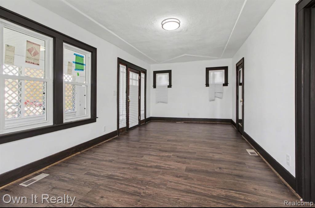 6023 Wayne Road Property Photo 6
