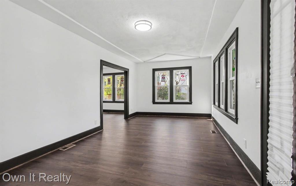 6023 Wayne Road Property Photo 7