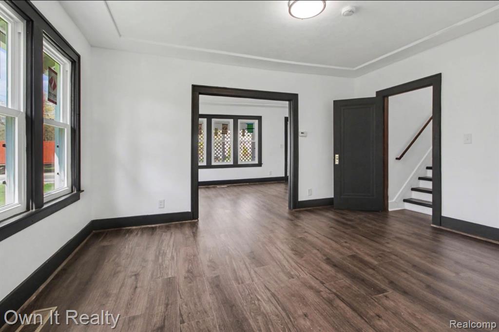 6023 Wayne Road Property Photo 8