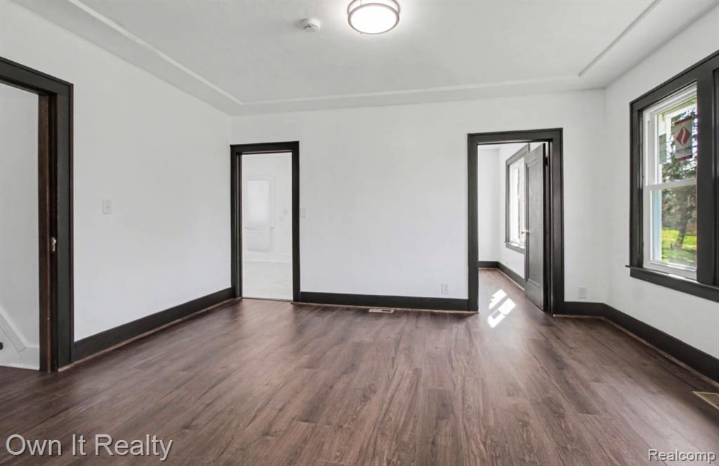 6023 Wayne Road Property Photo 12