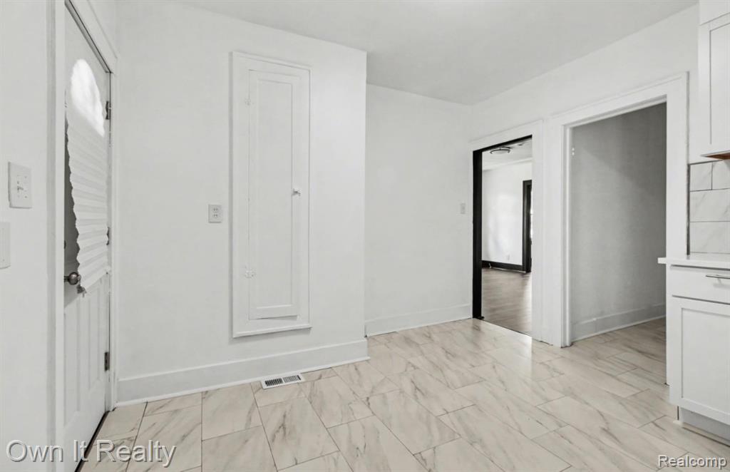 6023 Wayne Road Property Photo 17