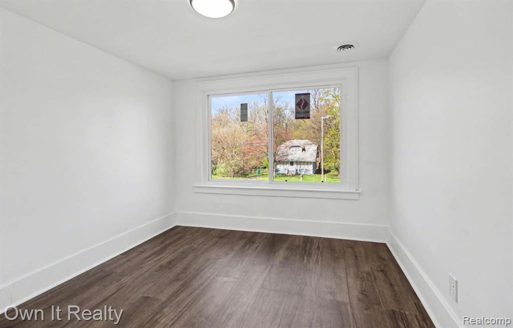6023 Wayne Road Property Photo 19
