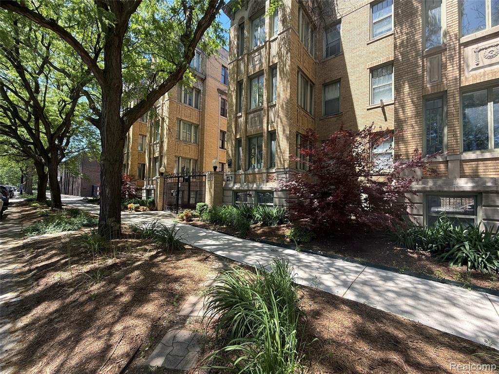 120 Seward Street Property Photo 3