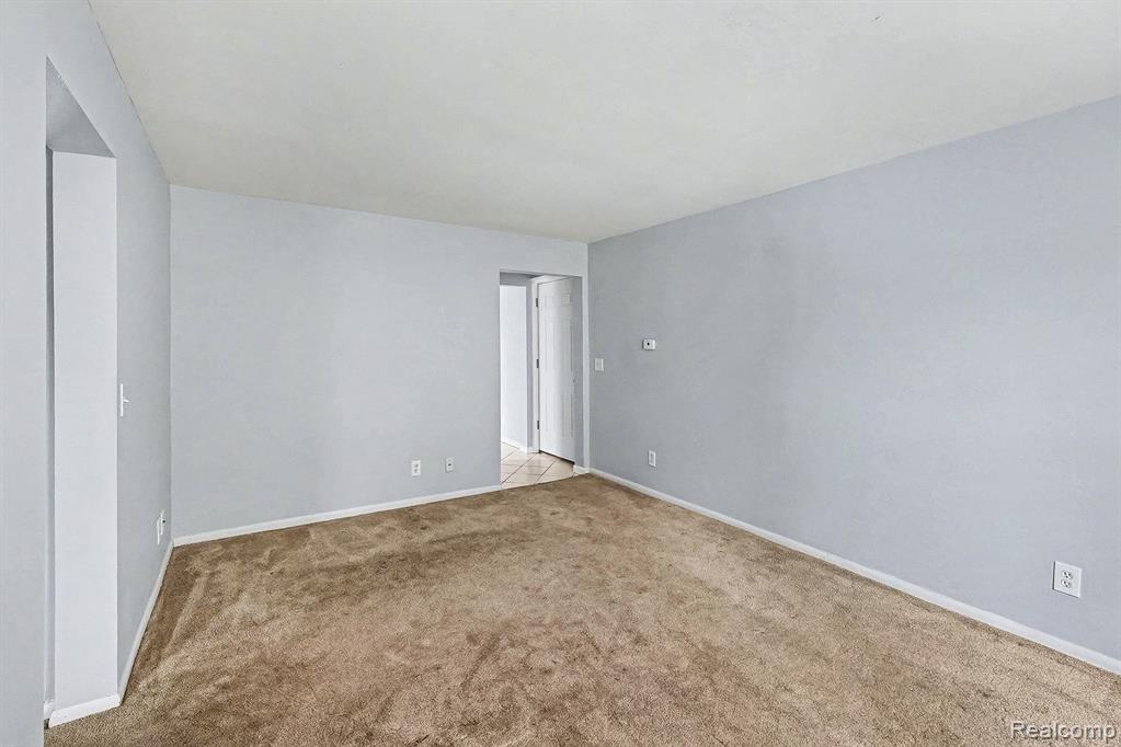 120 Seward Street Property Photo 7