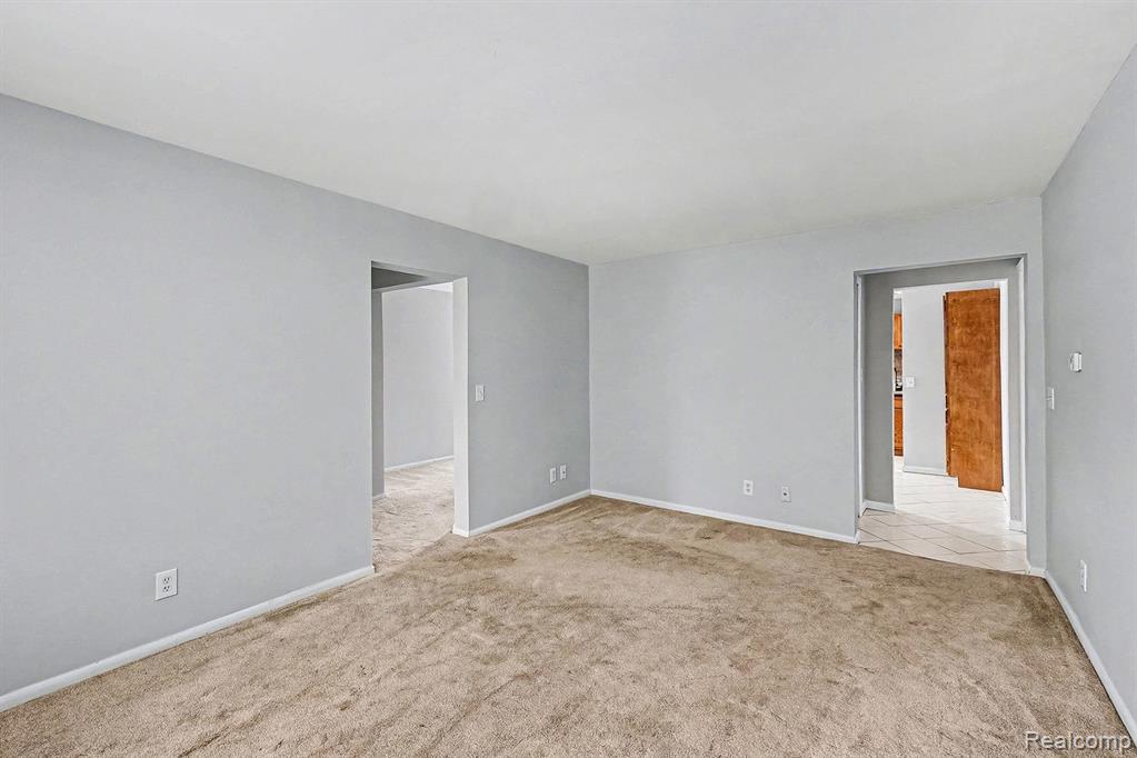 120 Seward Street Property Photo 8