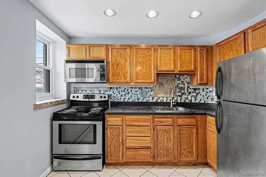 120 Seward Street Property Photo 10