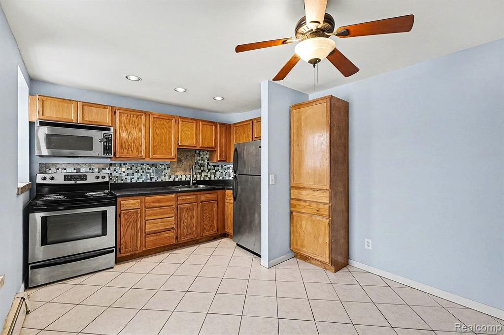120 Seward Street Property Photo 11