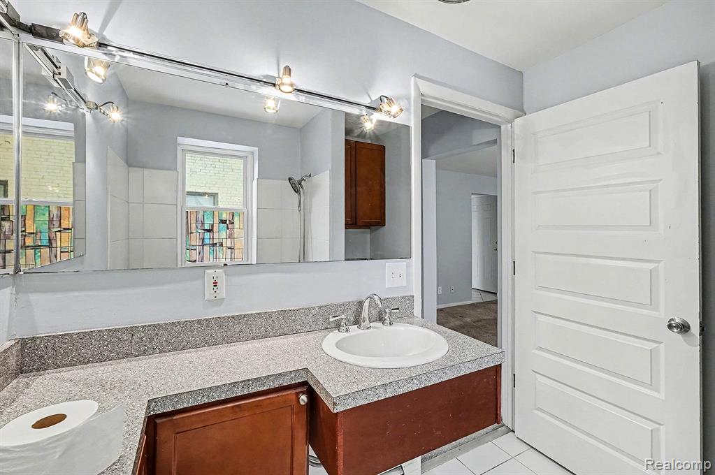 120 Seward Street Property Photo 13