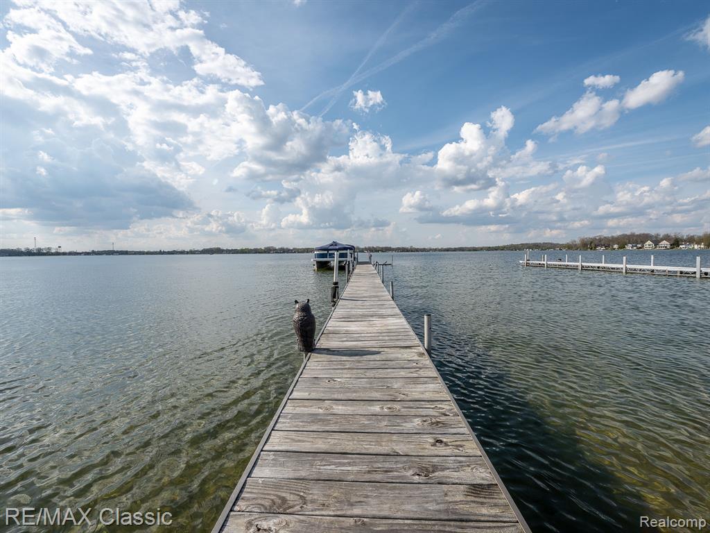 428 E Shore Drive Property Photo 4
