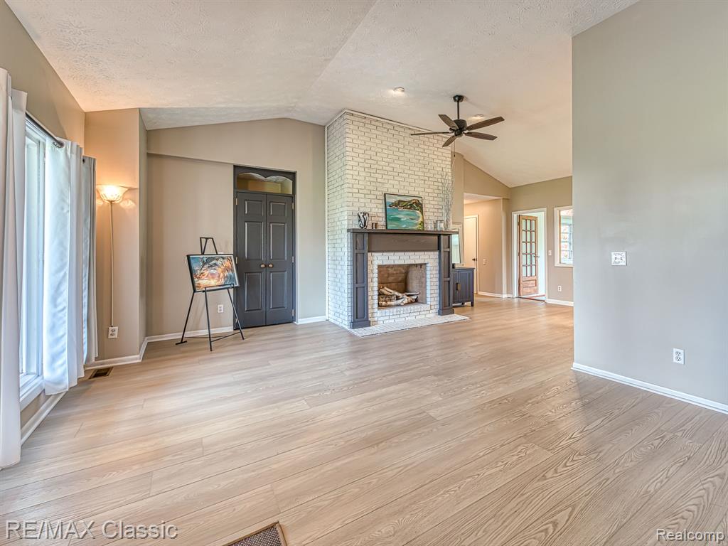428 E Shore Drive Property Photo 5