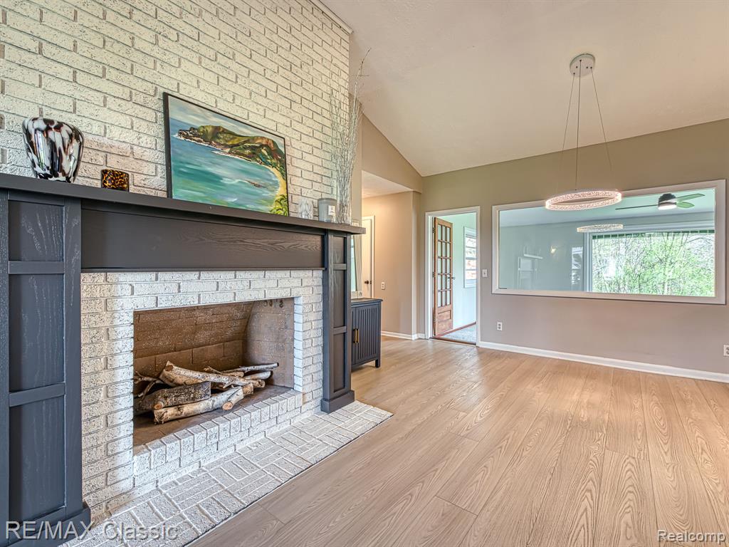 428 E Shore Drive Property Photo 6