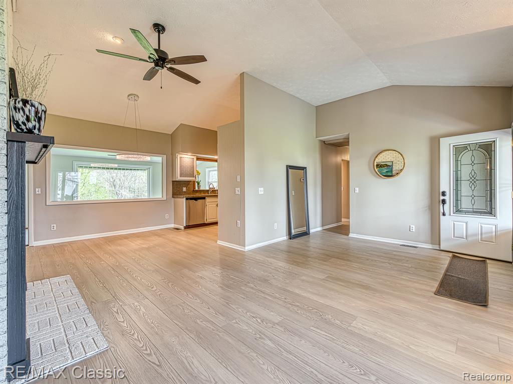 428 E Shore Drive Property Photo 7