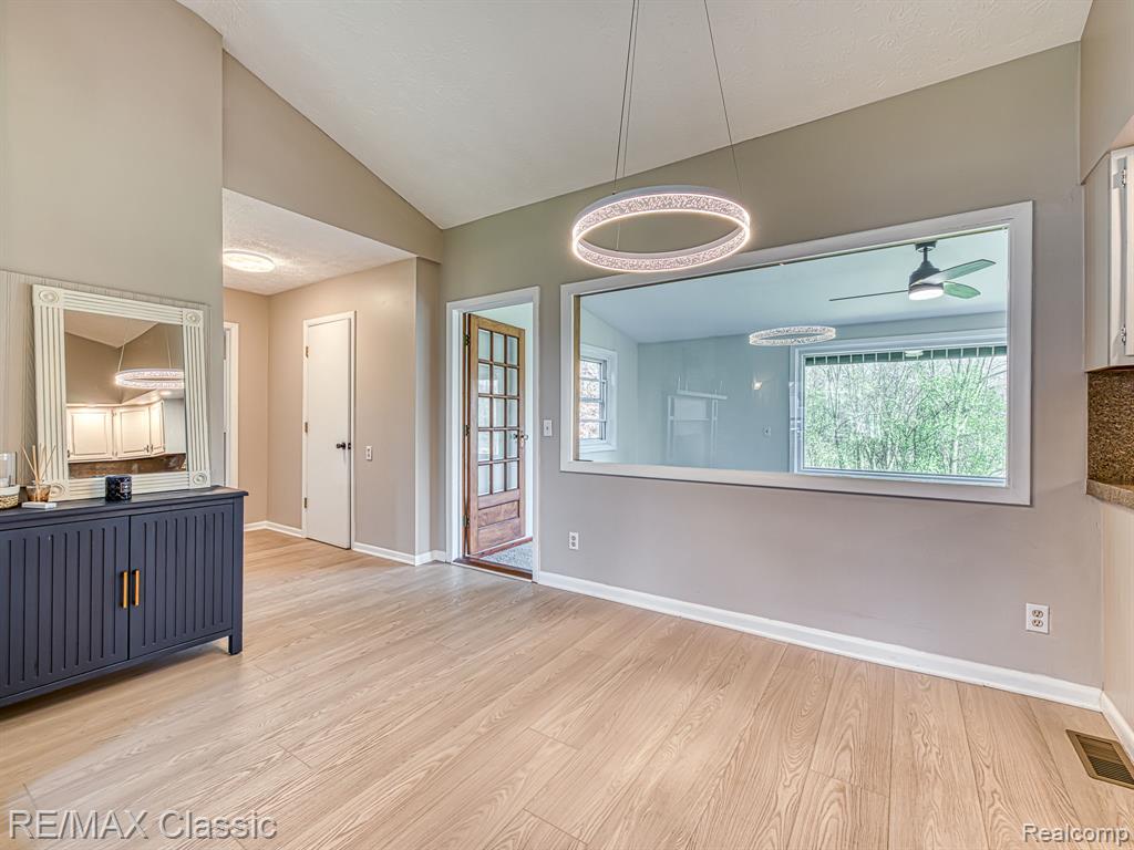 428 E Shore Drive Property Photo 11