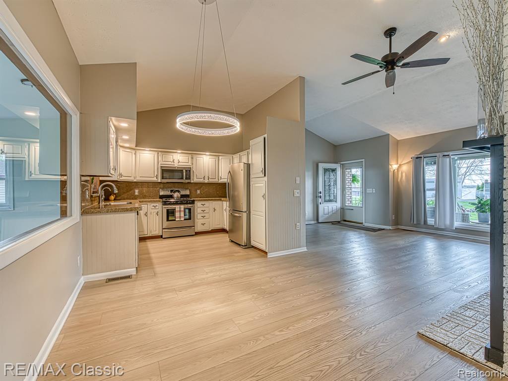 428 E Shore Drive Property Photo 12
