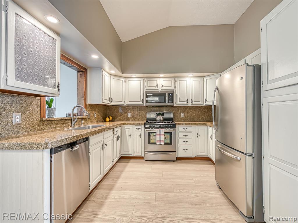 428 E Shore Drive Property Photo 13