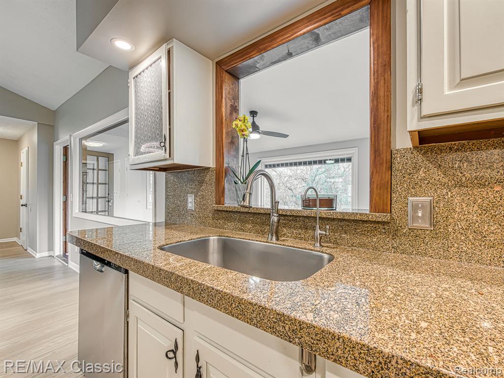 428 E Shore Drive Property Photo 14