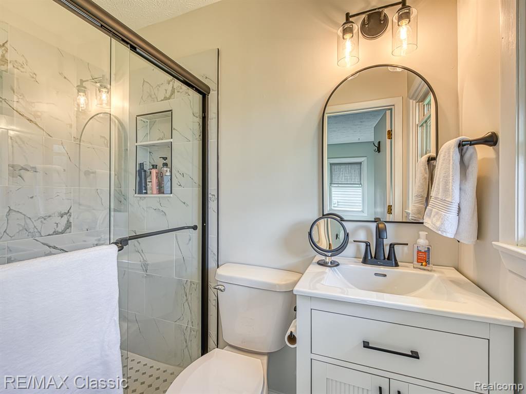 428 E Shore Drive Property Photo 23