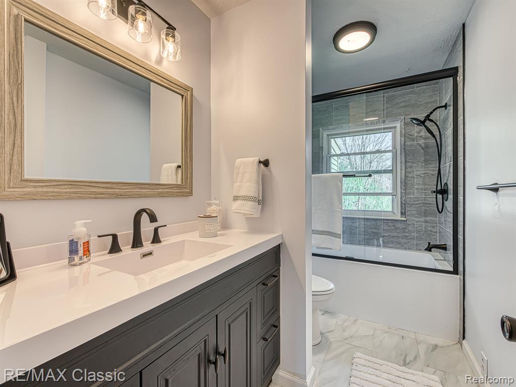 428 E Shore Drive Property Photo 28