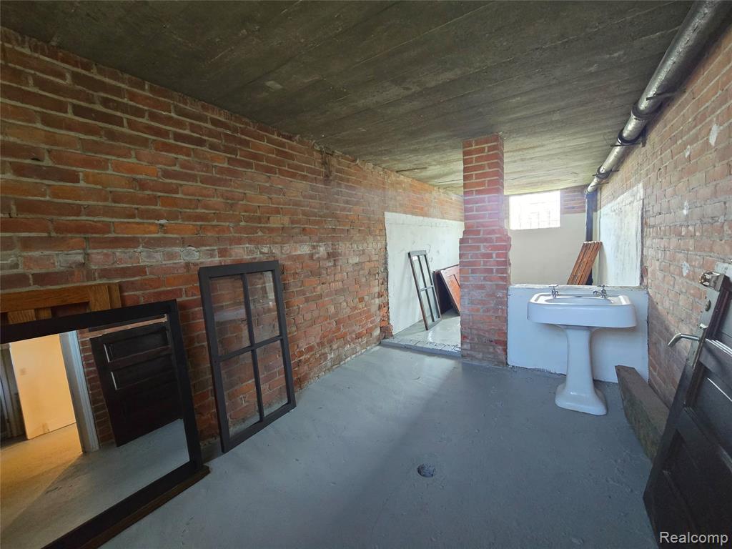 26850 W 7 Mile Road Property Photo 59
