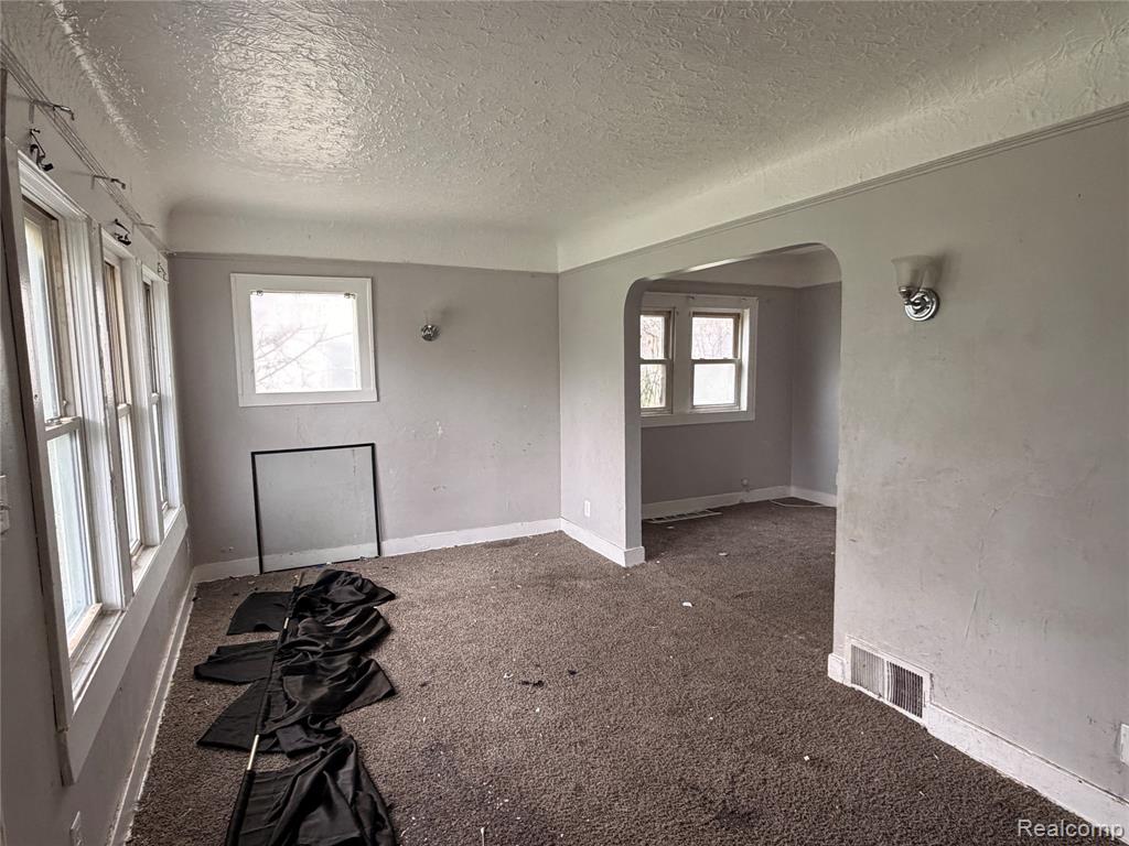 14002 Vaughan Street Property Photo 4