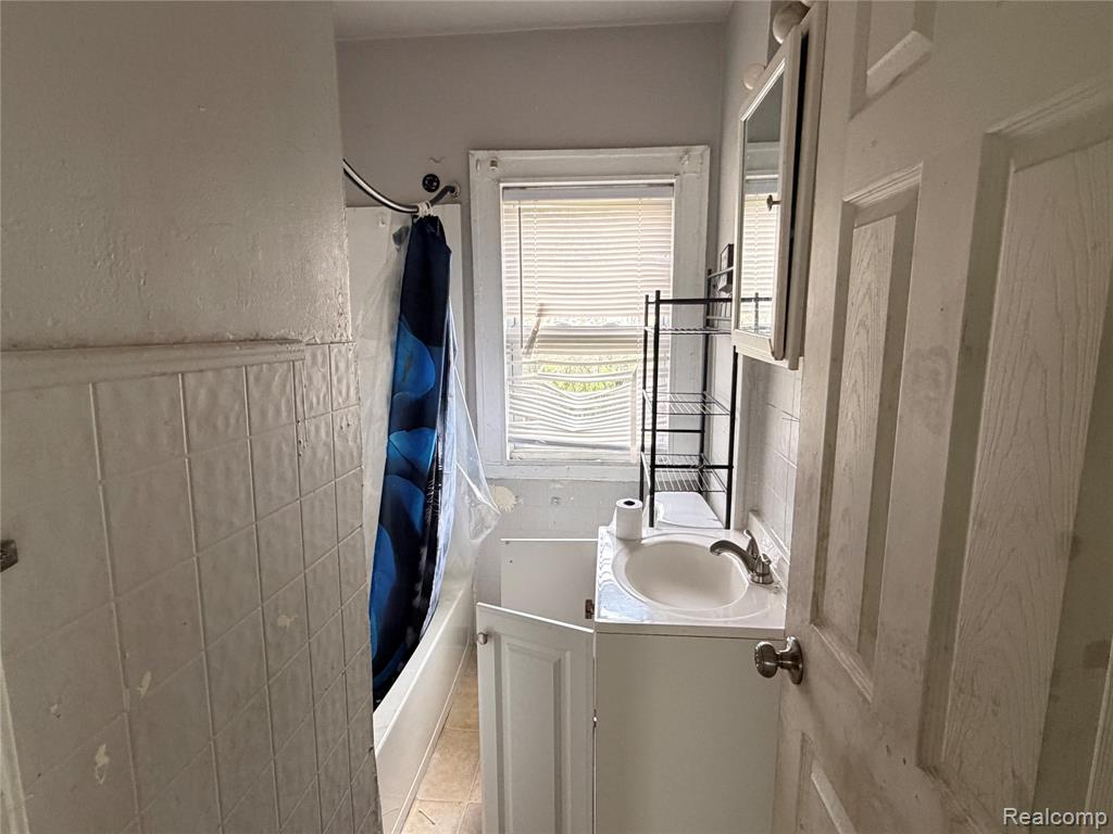 14002 Vaughan Street Property Photo 8