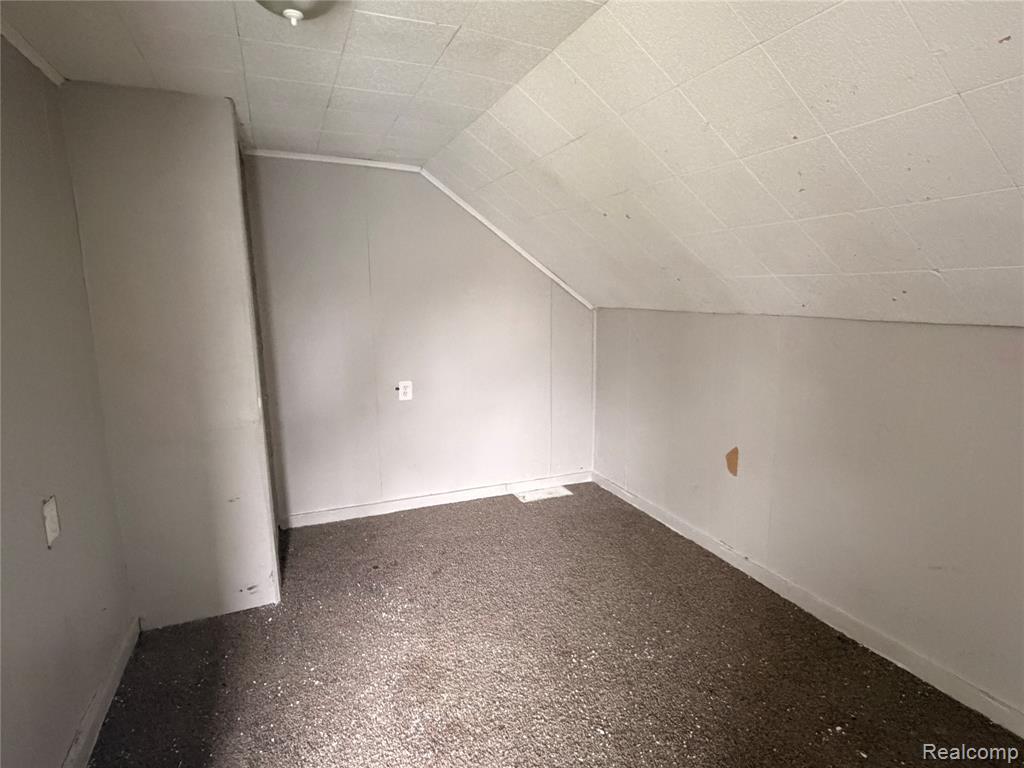 14002 Vaughan Street Property Photo 9