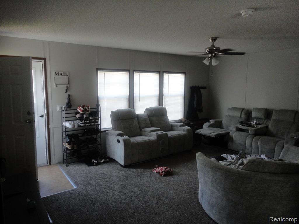 955 Cameron Circle Property Photo 4