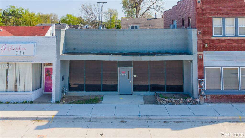 16914 E 9 Mile Road Property Photo 1