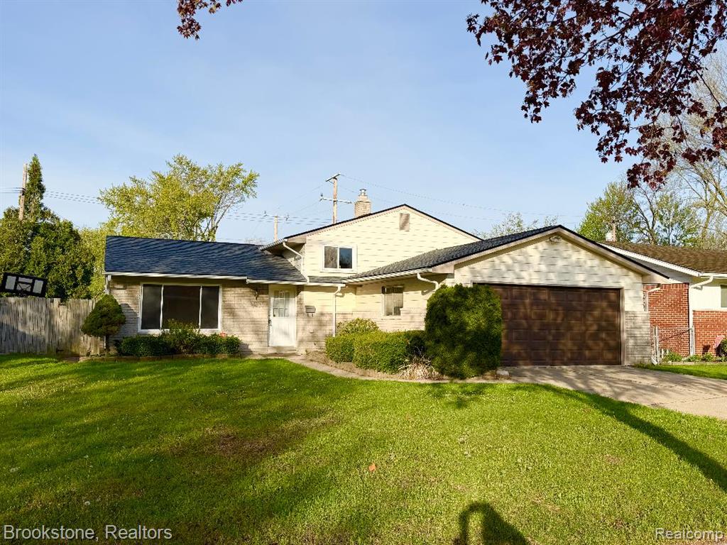 8912 Ardel Drive Property Photo 2