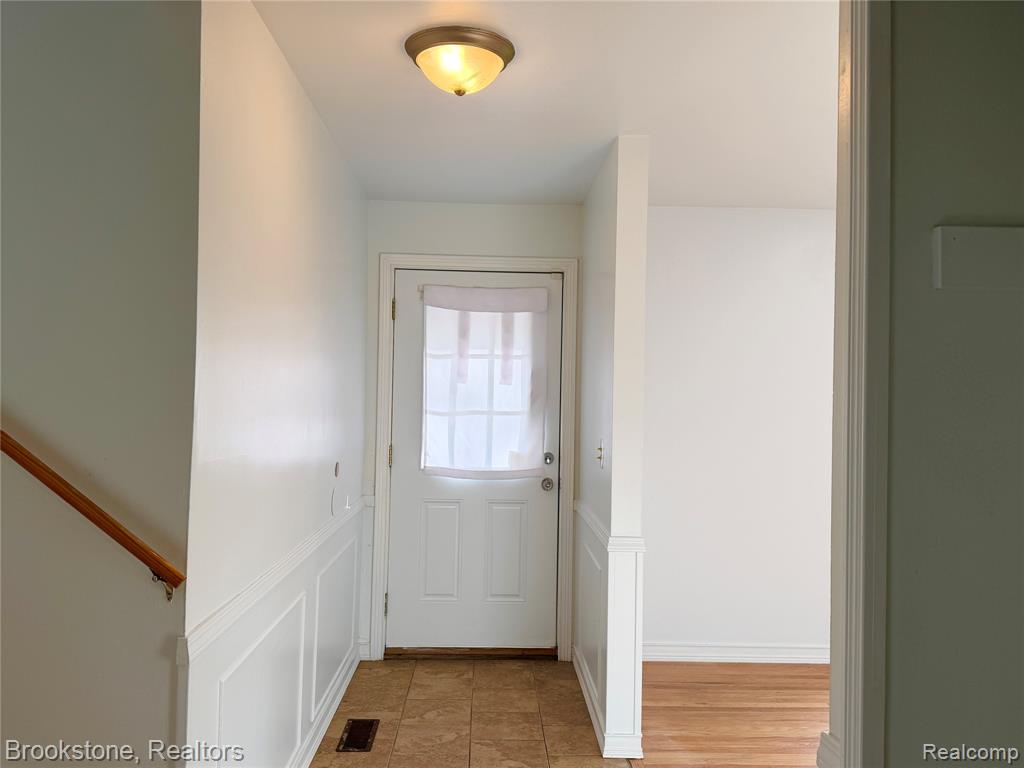 8912 Ardel Drive Property Photo 3
