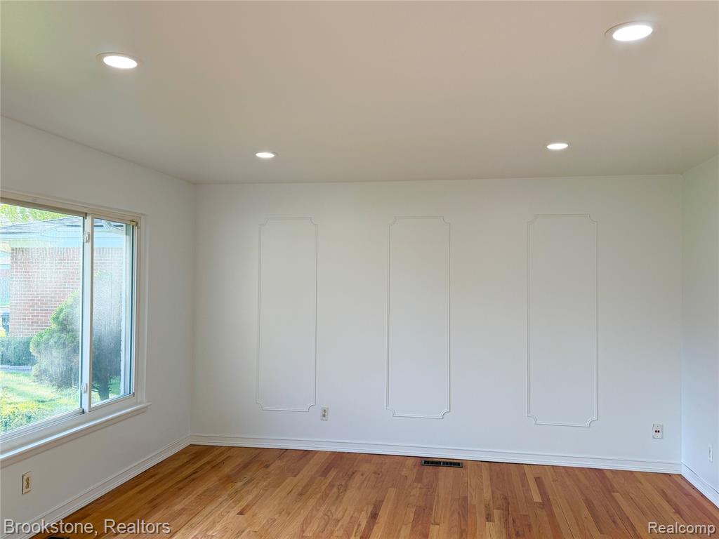 8912 Ardel Drive Property Photo 4