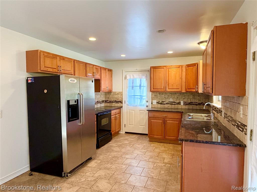 8912 Ardel Drive Property Photo 6