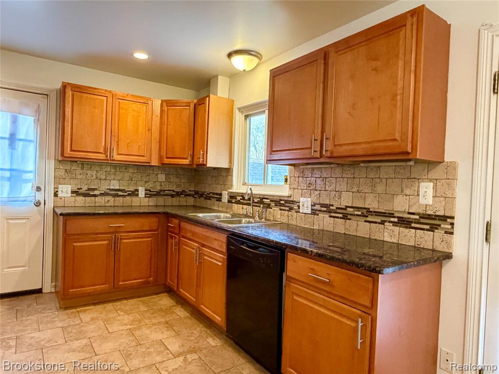 8912 Ardel Drive Property Photo 7