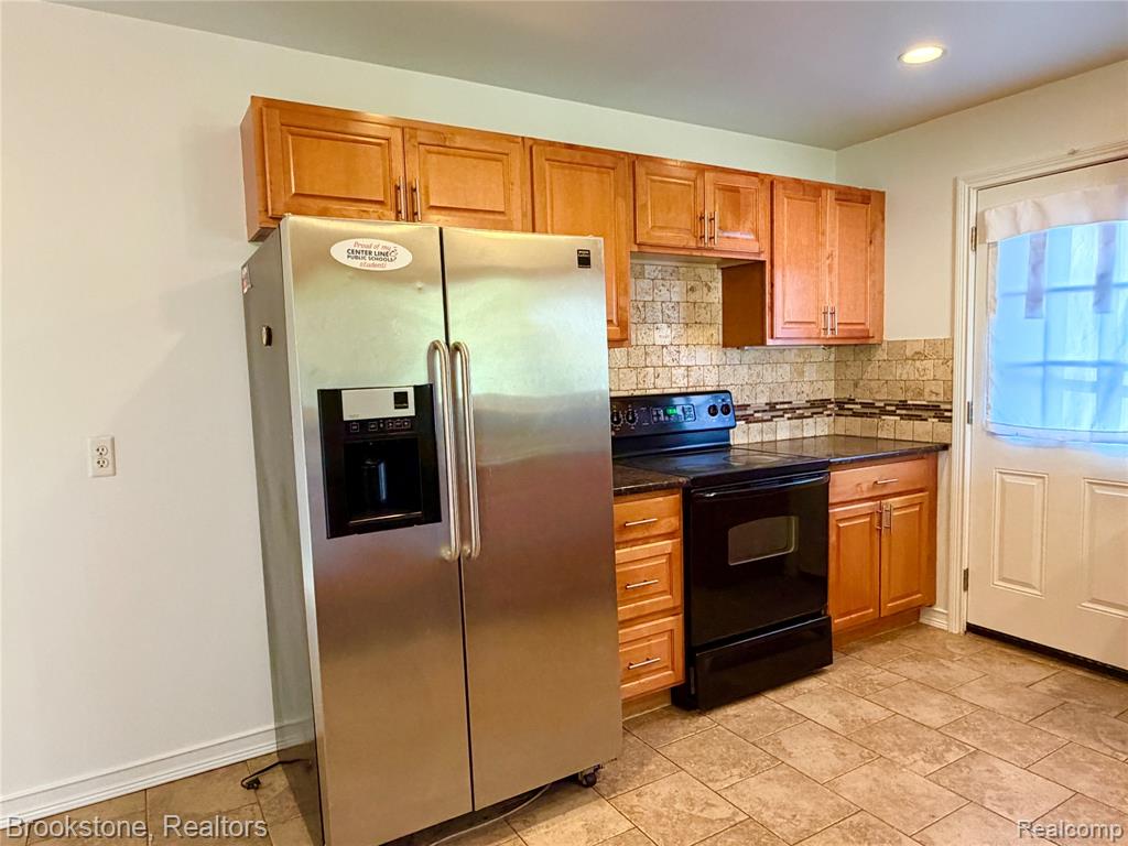 8912 Ardel Drive Property Photo 8