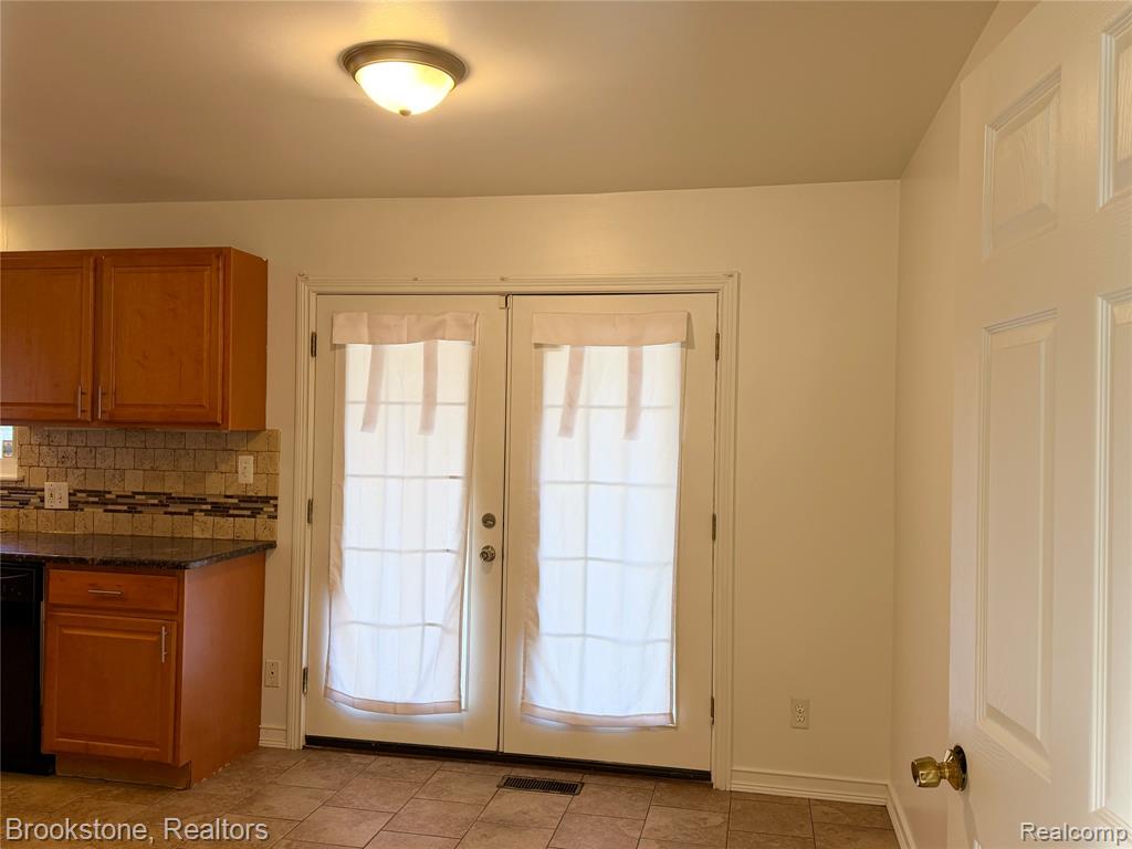 8912 Ardel Drive Property Photo 9